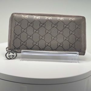 Authentic Gucci Zippy Wallet in a Metallic Lilac